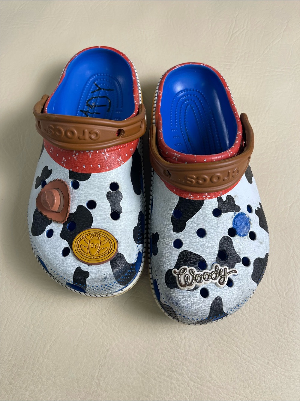 CROCS Woody Cow Print Clogs in White, Black & Blue with Brown Strap J4 used